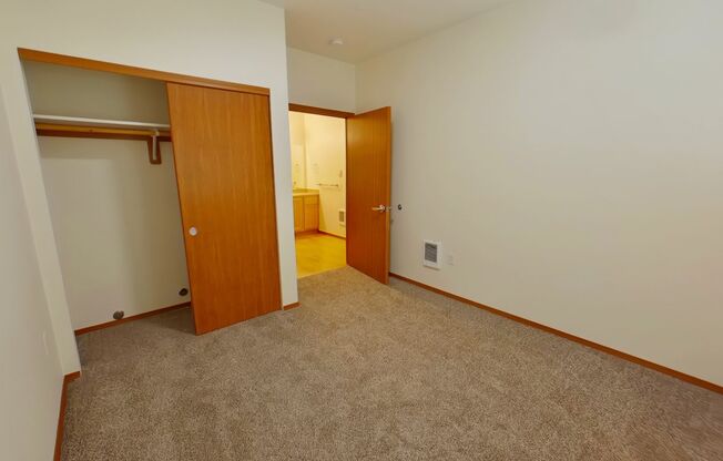 2 beds, 1 bath, $1,700, Unit 103