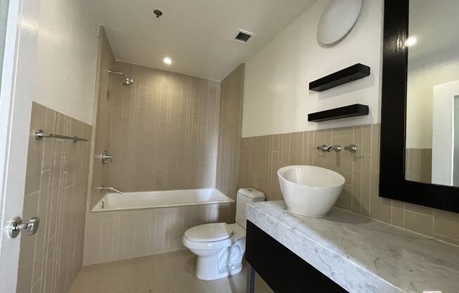 1 bed, 1 bath, 805 sqft, $2,866, Unit 907