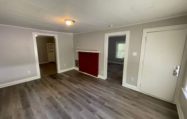 Freshly painted 2 bedroom 1 bath house- Pet Friendly!