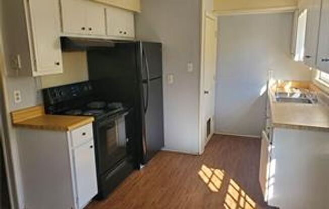 2 beds, 1 bath, $940