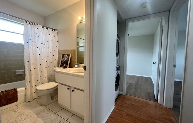 2 beds, 1 bath, 838 sqft, $1,999, Unit 64