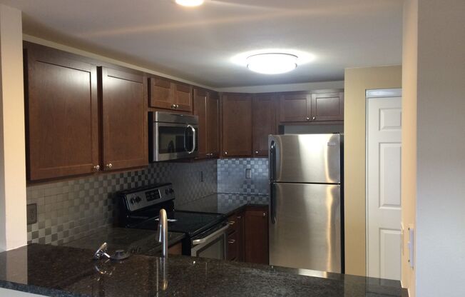 1 bed, 1 bath, 733 sqft, $1,295, Unit 6273-07