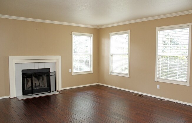 Traditional Modern Home On Cul-De-Sac in Established Beaverton Neighborhood