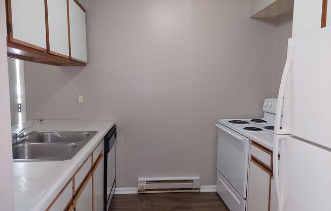 1 bed, 1 bath, 530 sqft, $825, Unit 360 AA14