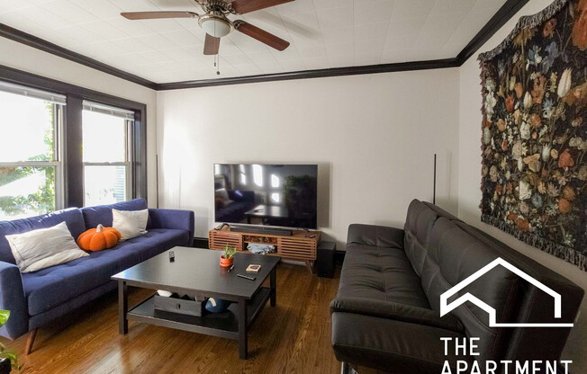 1827 W Winona St