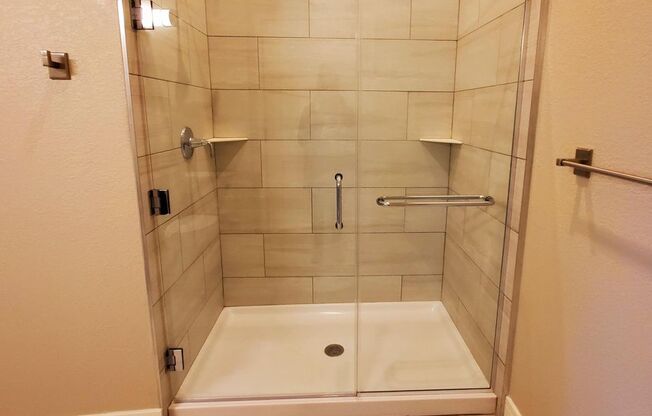 1 bed, 1 bath, 881 sqft, $1,725, Unit 401