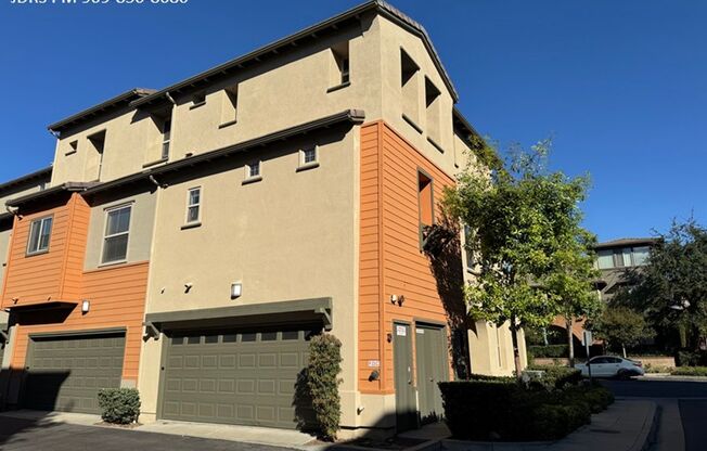 3 beds, 3.5 baths, $3,095, Unit UNIT 6