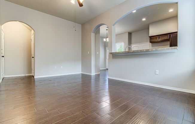 AVAILABLE NOW! Beautiful 3 Bedroom Duplex Located in New Braunfels, Texas!