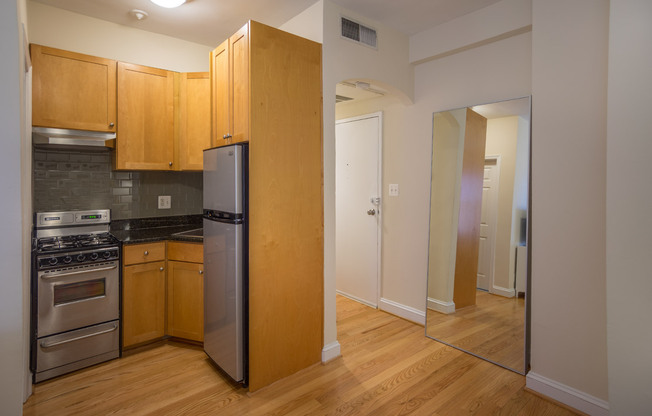 Studio, 1 bath, 409 sqft, $2,075, Unit H806