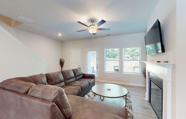 Beautiful 3-Bedroom Townhome with Modern Finishes and Open Floor Plan