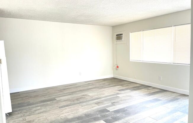 319 S. Alessandro St.