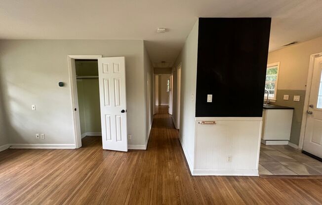 Cozy 2 Bedroom Minutes From Downtown