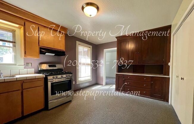 3 beds, 1 bath, 1,117 sqft, $1,900, Unit A