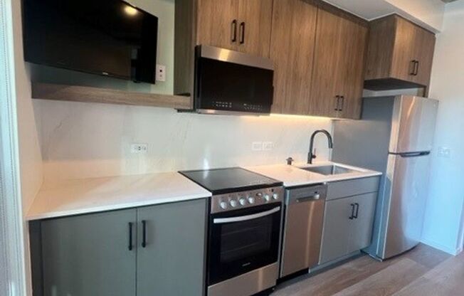 Studio, 1 bath, 320 sqft, $1,995, Unit 602
