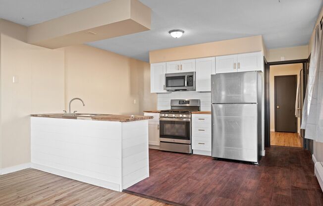 560-562 37th Ave NE