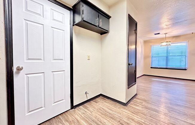 2 beds, 1 bath, $1,195