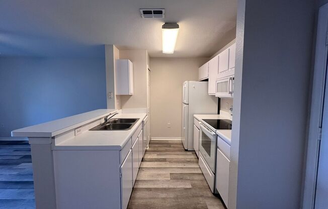 Awesome apartment at Cypress fairway!