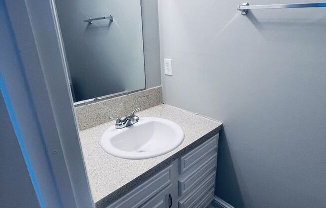 2 beds, 1.5 baths, 990 sqft, $1,200, Unit 912