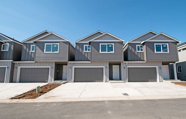 Modern 3BD Townhomes in Battle Ground! NEWLY-CONSTRUCTED w/ High-End Finishes!