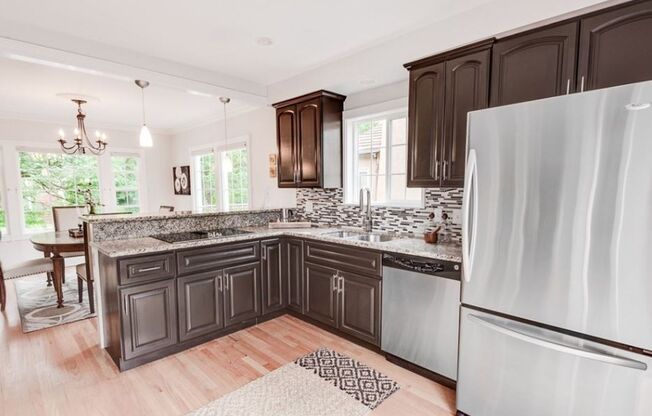 Spacious 4BR Capitol Hill Home with Lake Washington & Mountain Views