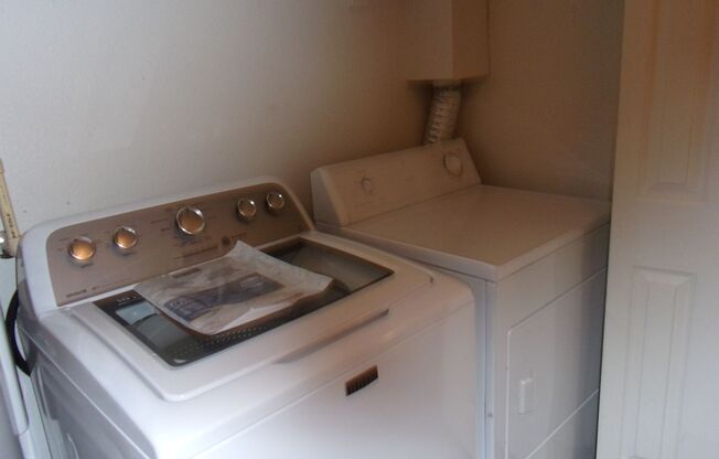 1 bed, 1 bath, 566 sqft, $1,377, Unit 137-416