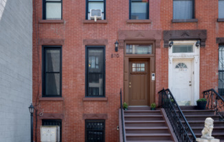 810 LEXINGTON AVE