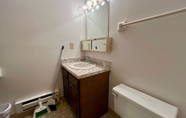 2 beds, 1.5 baths, $1,350, Unit 216