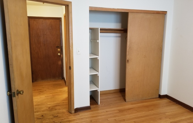 1579 Farwell