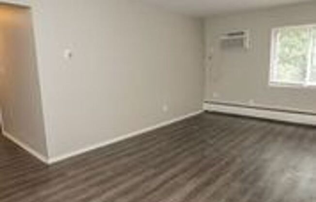 2 beds, 1 bath, $995, Unit 50-204