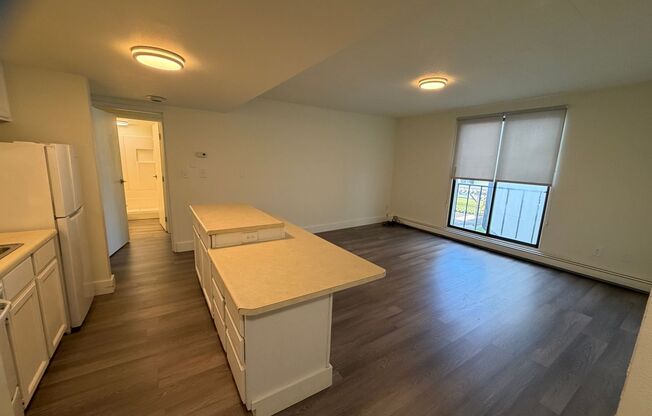 2 beds, 1.5 baths, 950 sqft, $1,395, Unit 268E