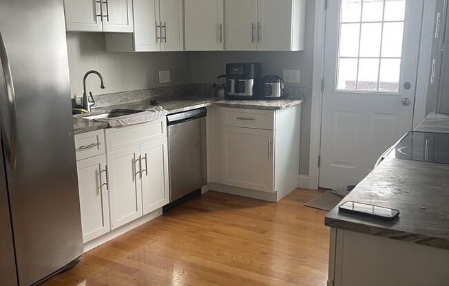 3 beds, 1 bath, 1,250 sqft, $3,000, Unit 2