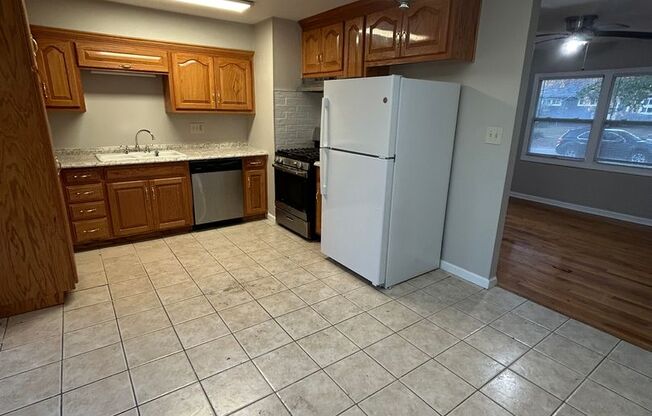 3 beds, 1 bath, $1,295