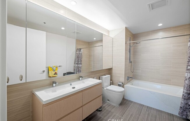 2 beds, 2 baths, 1,309 sqft, $7,000, Unit 4111