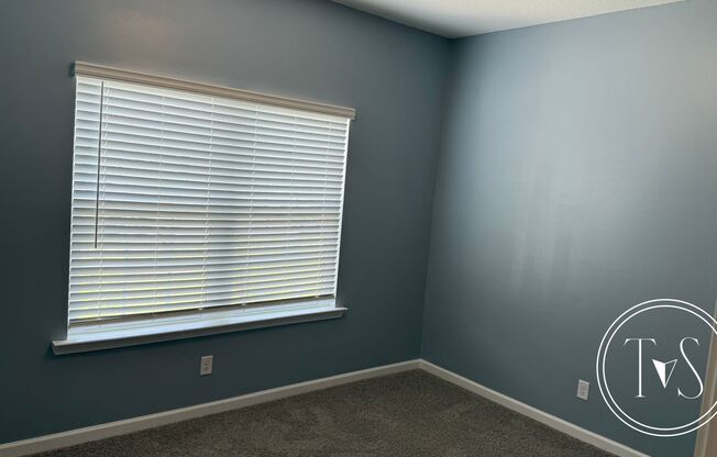 FALL MOVE-IN SPECIAL: $1000 OFF 1ST MONTH'S RENT & RATE DROP ALERT (was $2600/month)!**