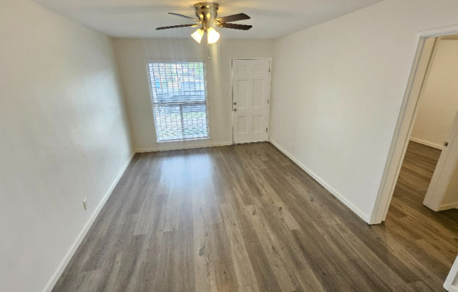 1120 E FAIRVIEW BLVD