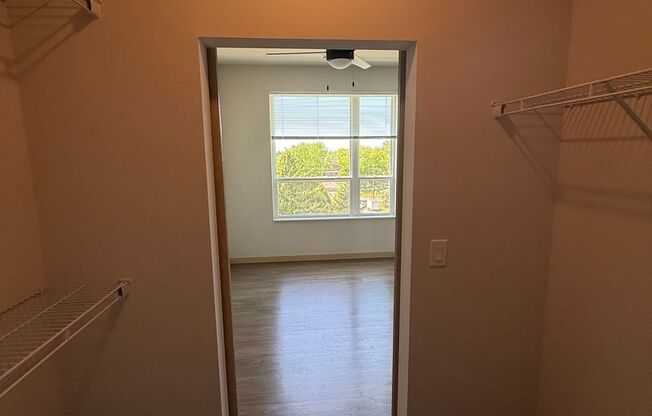 2 beds, 1 bath, 929 sqft, $2,150, Unit #414
