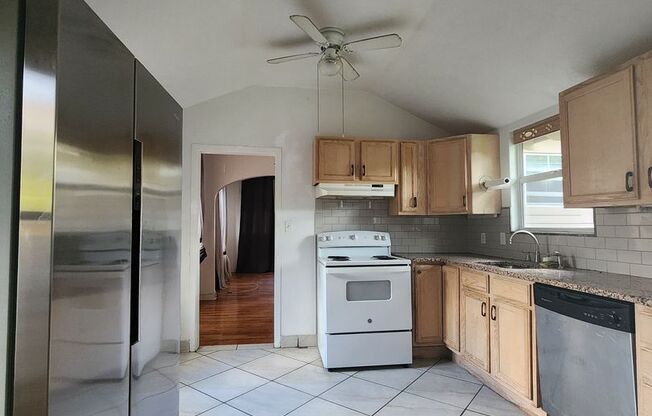 2 beds, 1 bath, $1,425