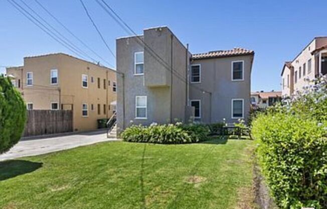 840 S Curson Ave