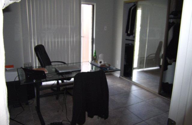 UT PRE LEASE: 2 bd/ 2 ba North Campus Condo. Short walk to UT. View of UT Tower!