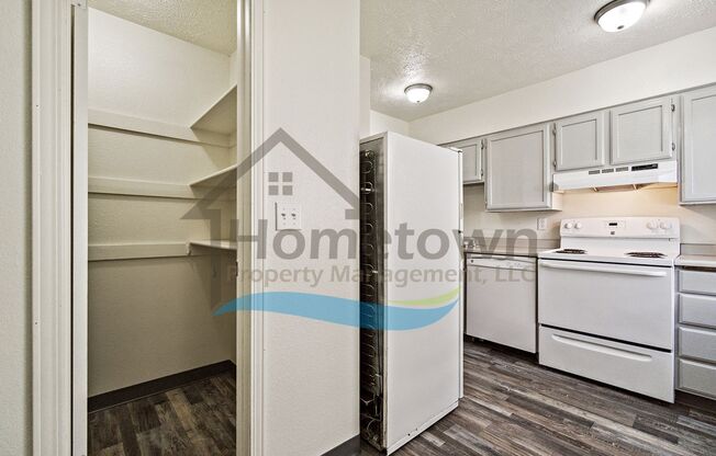 2 beds, 1 bath, 800 sqft, $1,200, Unit A4