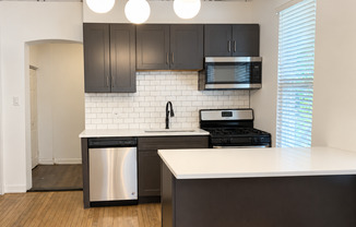 1401 N Oakley