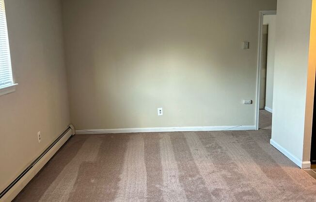 1 bed, 1 bath, 625 sqft, $1,275, Unit F11