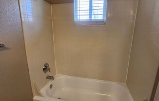 Studio, 1 bath, 320 sqft, $895, Unit D105