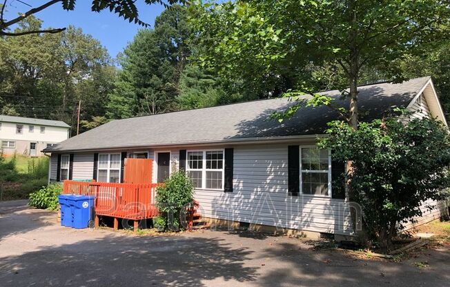105 Salola St