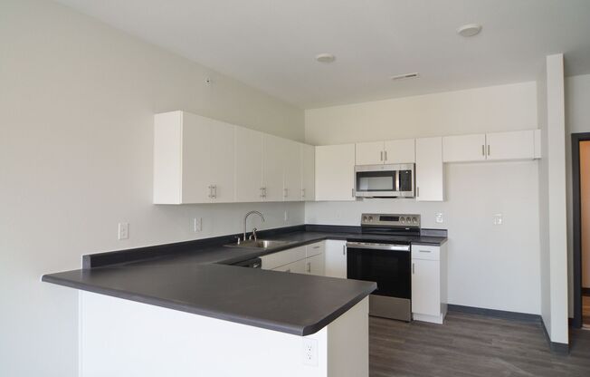 1 bed, 1 bath, 673 sqft, $929, Unit 137