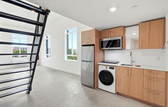 Studio, 1 bath, 473 sqft, $2,045, Unit 203-D