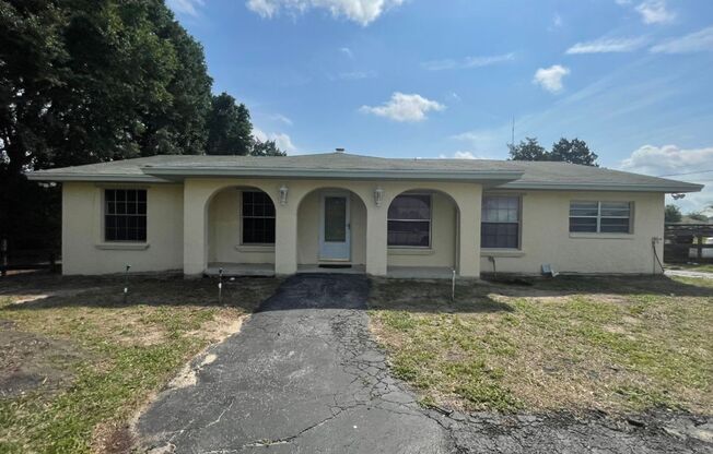 Gorgeous 4 BR country estate home with pool on 3 Acres