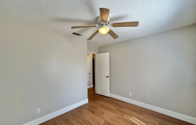 3 beds, 2 baths, $1,400