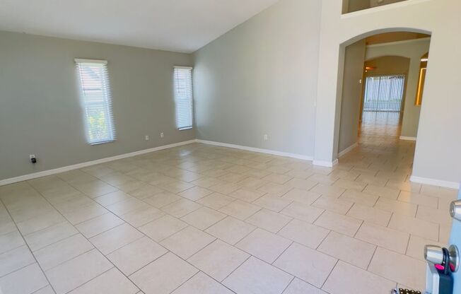 Beautiful 4 bedrooms 2 baths single family home Located In Groveland  FL!