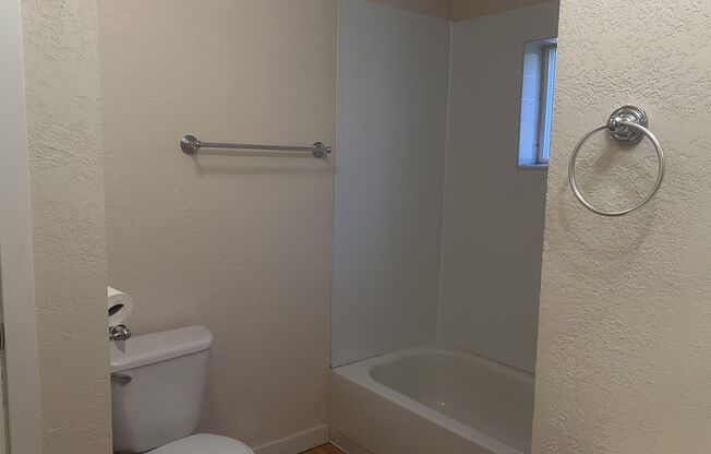 2 beds, 1 bath, 805 sqft, $1,000, Unit 304~Unit B